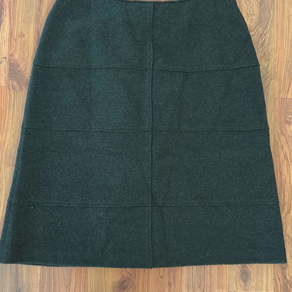 Caractere Italy olive green virgin lambs wool skirt size m (44)